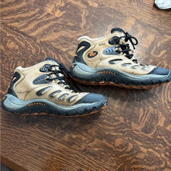 Merrell Tan and Black Men's Boots - Picture 4 of 7